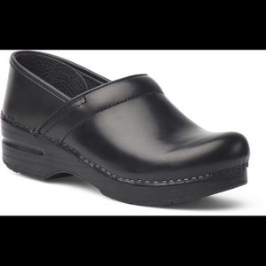 Black dansko nurse clogs nurse shoes